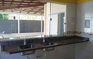 Imagem: A casa possui 3 Dormitórios, 2 Banheiros e 3 Vagas na garagem