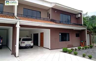 Imagem: A casa possui 5 Dormitórios, 5 Banheiros, 4 Vagas na garagem