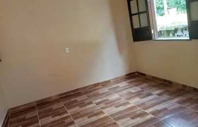 Imagem: A casa possui 2 Dormitórios, 2 Banheiros, 1 Vaga na garagem