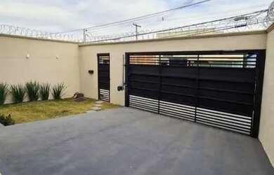 Imagem: A casa possui 2 Dormitórios, 2 Banheiros e está localizado