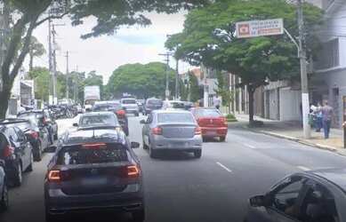 Imagem: A casa possui 3 Dormitórios, 4 Banheiros, 1 Vaga na garagem