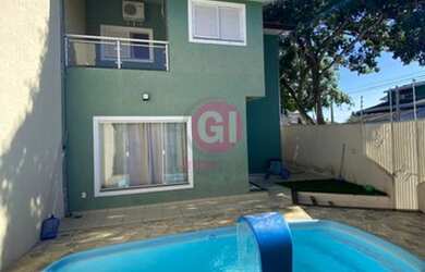 Imagem: A casa possui 3 Dormitórios, 5 Banheiros, 2 Vagas na garagem