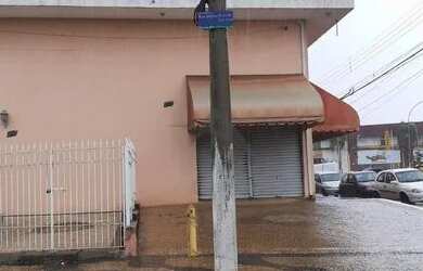 Imagem: A casa possui 4 Dormitórios, 3 Banheiros, 4 Vagas na garagem