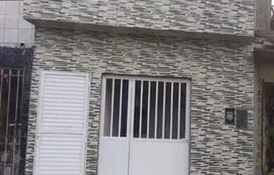 Imagem: A casa possui 2 Dormitórios, 1 Banheiro e está localizado