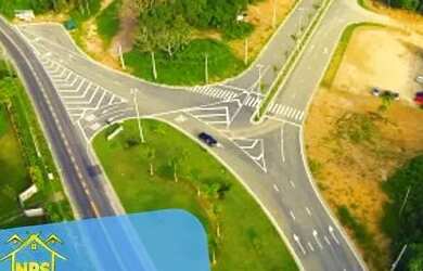 Imagem: O terreno e possui Dormitórios, Suítes, Banheiros, 200-0m²