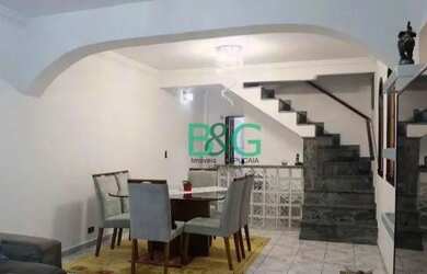 Imagem: A casa possui 4 Dormitórios, 3 Banheiros, 2 Vagas na garagem