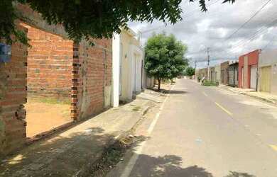 Imagem 3: Casa para venda. Varanda, 2 Vagas na garageme2 Dormitórios