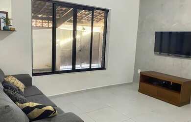 Imagem: A casa possui 2 Dormitórios, 2 Banheiros, 1 Vaga na garagem