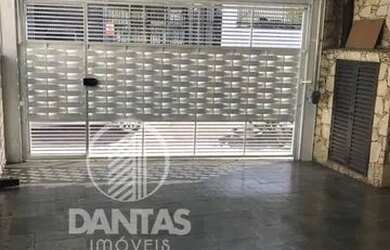 Imagem: A casa possui 3 Dormitórios, 1 Banheiro, 1 Vaga na garagem