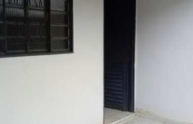 Imagem: A casa possui 2 Dormitórios, 1 Banheiro, 1 Vaga na garagem