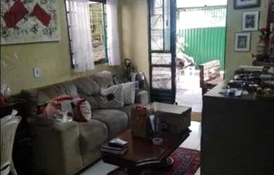 Imagem: A casa possui 2 Dormitórios, 1 Banheiro, 1 Vaga na garagem