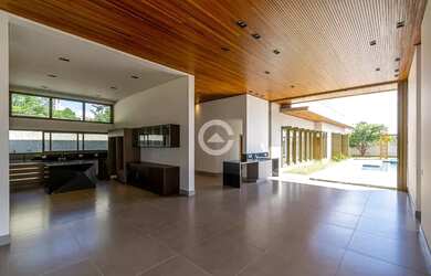 Imagem: A casa em condomínio possui 3 Dormitórios, 5 Banheiros, 4