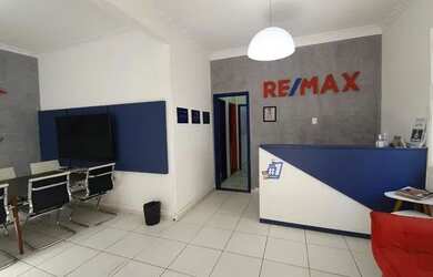 Imagem: A casa possui 3 Dormitórios, 1 Banheiro, 3 Vagas na garagem