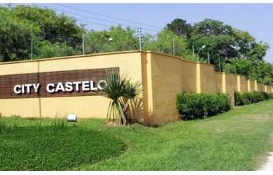 Imagem: A casa possui 4 Dormitórios, 1 Banheiro, 423m² de Área e