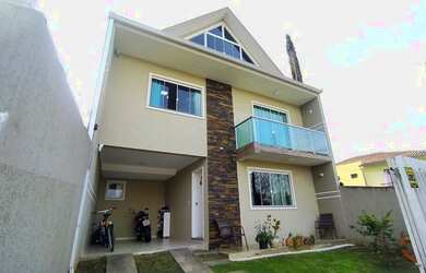 Imagem: A casa possui 3 Dormitórios, 3 Banheiros, 2 Vagas na garagem