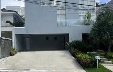 Imagem: A casa em condomínio possui 4 Dormitórios, 4 Banheiros, 4