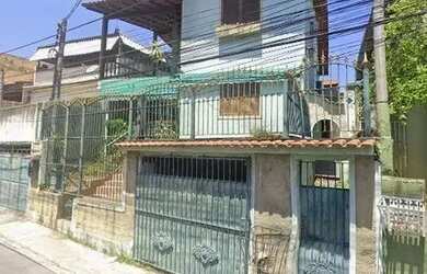Imagem: A casa possui 5 Dormitórios, 4 Banheiros, 1 Vaga na garagem