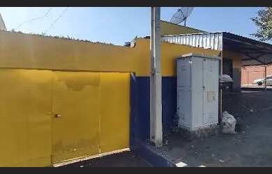 Imagem: O depósito possui 2 Vagas na garagem, 210m² de Área e está