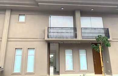 Imagem: A casa em condomínio possui 3 Dormitórios, 4 Banheiros, 2