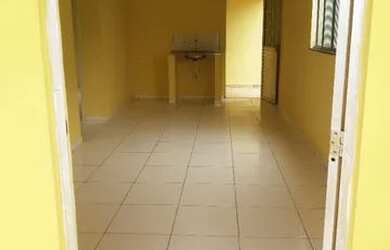 Imagem: A casa possui 2 Dormitórios, 1 Banheiro, 3 Vagas na garagem