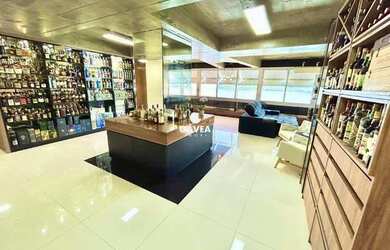 Imagem: O apartamento possui 5 Dormitórios, 5 Banheiros, 4 Vagas na