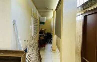 Imagem: A casa possui 2 Dormitórios, 1 Banheiro, 2 Vagas na garagem