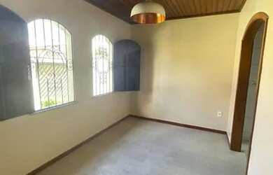 Imagem: A casa possui 3 Dormitórios, 3 Banheiros, 2 Vagas na garagem