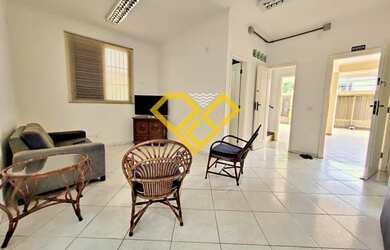 Imagem: A casa possui 4 Dormitórios, 4 Banheiros e 250m² de Área