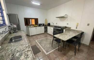 Imagem 5: Casa para venda tem 200 metros quadrados com 4 quartos