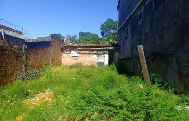 Imagem: A casa possui 1 Dormitório, 1 Banheiro, 1 Vaga na garagem