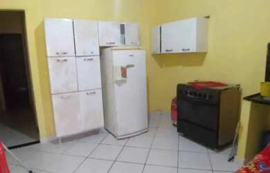 Imagem: A casa possui 2 Dormitórios, 1 Banheiro, 1 Vaga na garagem