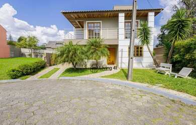 Imagem: A casa em condomínio possui 4 Dormitórios, 4 Banheiros, 5