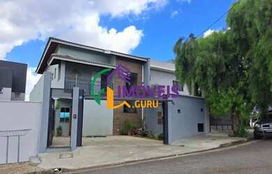 Imagem: A casa possui 3 Dormitórios, 4 Banheiros, 2 Vagas na garagem