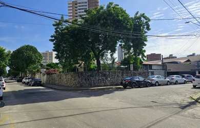 Imagem: A casa possui 3 Dormitórios, 4 Banheiros, 358m² de Área e