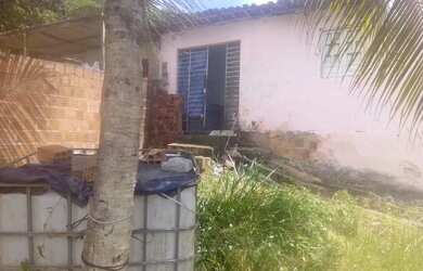 Imagem: A casa possui 2 Dormitórios, 1 Banheiro, 2 Vagas na garagem