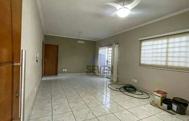 Imagem: A casa possui 3 Dormitórios, 3 Banheiros, 177m² de Área