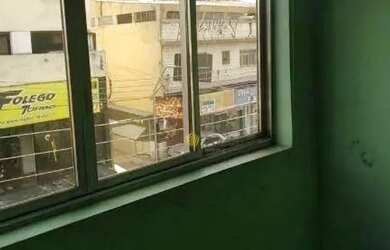 Imagem: O depósito possui 5 Vagas na garagem e 200m² de Área e está