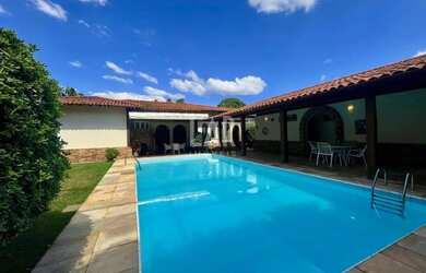 Imagem: A casa possui 5 Dormitórios, 5 Banheiros, 5 Vagas na garagem