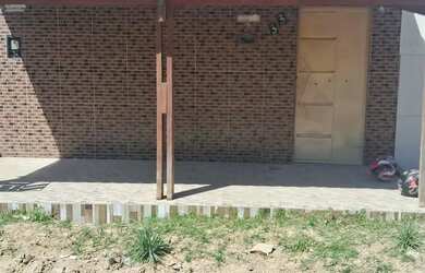 Imagem: A casa possui 3 Dormitórios e 1 Banheiro e está localizado