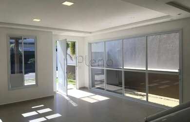 Imagem: A casa em condomínio possui 3 Dormitórios, 4 Banheiros, 2