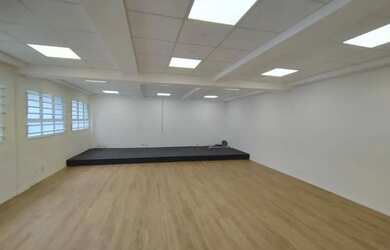 Imagem: A casa possui 4 Dormitórios, 4 Banheiros, 4 Vagas na garagem