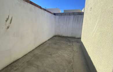 Imagem 9: Vendo casa com varanda de 2/4 sendo uma suíte