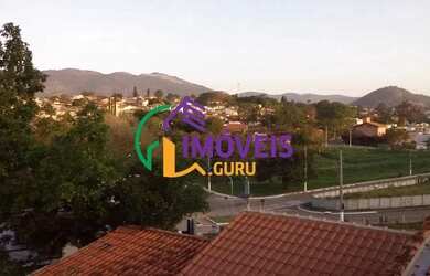 Imagem: A casa possui 5 Dormitórios, 5 Banheiros, 4 Vagas na garagem