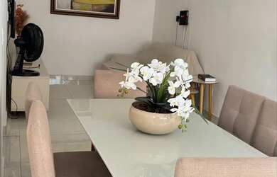 Imagem: O apartamento possui 2 Dormitórios, 1 Banheiro, 2 Vagas na