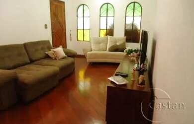 Imagem: A casa possui 3 Dormitórios, 3 Banheiros, 2 Vagas na garagem