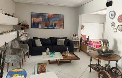 Imagem: A casa possui 5 Dormitórios, 5 Banheiros, 2 Vagas na garagem