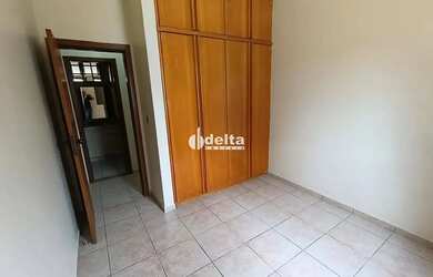 Imagem 14: Casa disponível para locação ou venda no bairro Jardim Karaíba em...