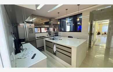 Imagem: A casa possui 5 Dormitórios, 5 Banheiros, 4 Vagas na garagem