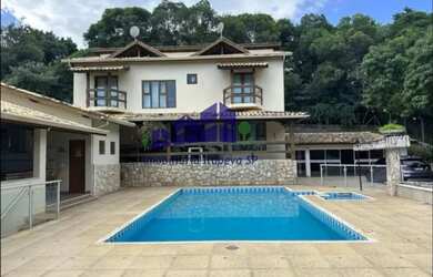 Imagem: A casa em condomínio possui 5 Dormitórios, 4 Banheiros, 4