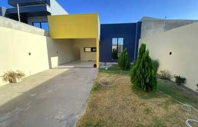 Imagem: A casa possui 3 Dormitórios, 2 Banheiros, 3 Vagas na garagem